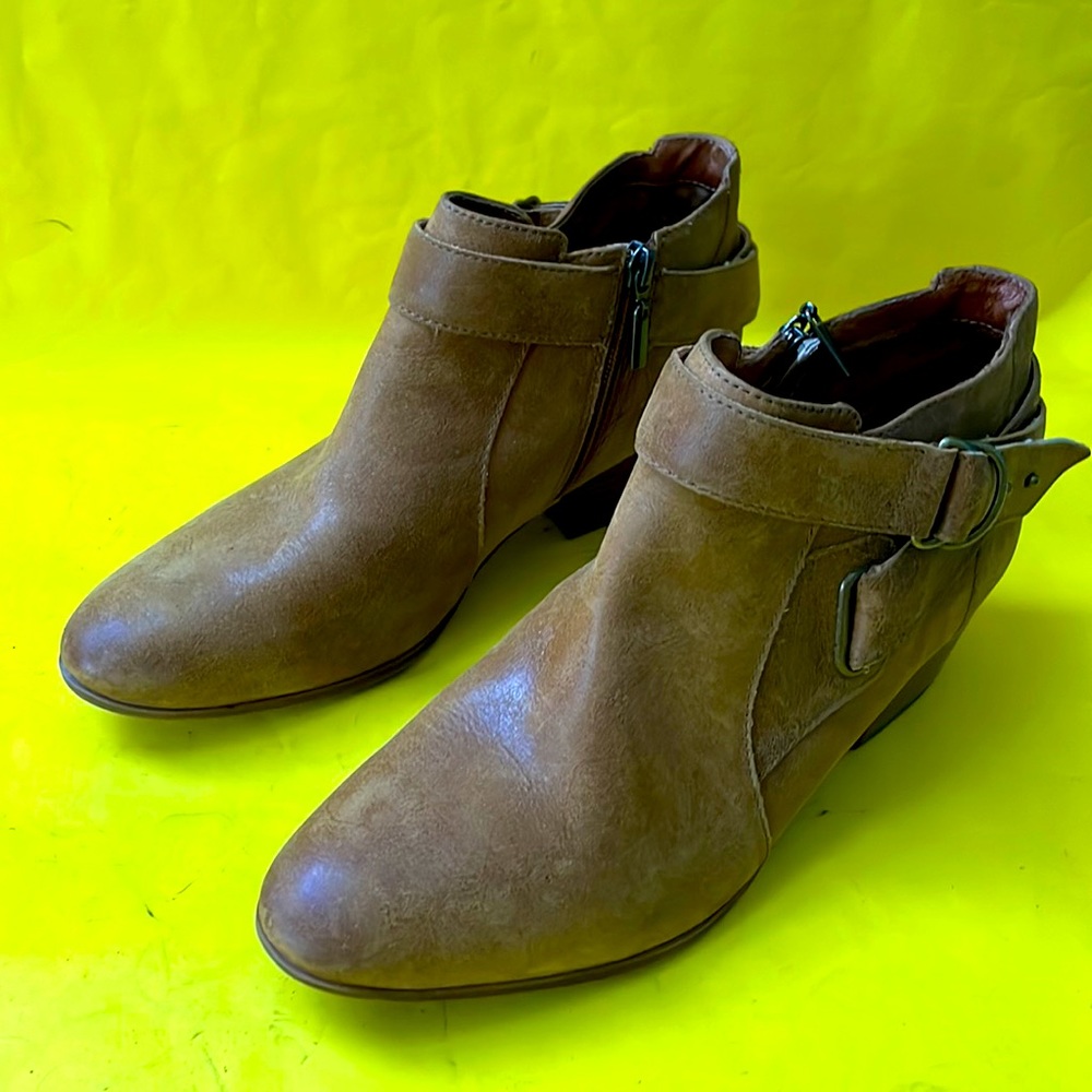 Vintage caramel Clarks distressed leather booties - Picture 3 of 10